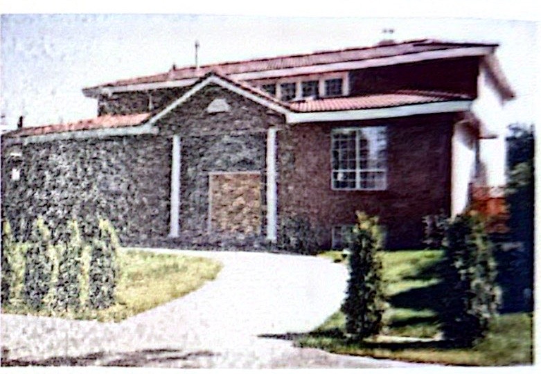 Chow designed his family residence 'Liuyu Lu' in Vancouver in 1989